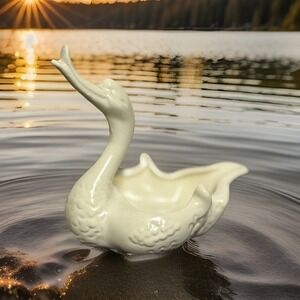 Vintage Hull MCM White Ceramic Swan Bowl Decorative Trinket Candy Dish 4"